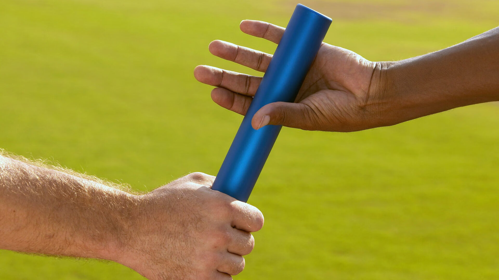 掩护后的持球人节奏选择影响出手稳定性,篮球后掩护